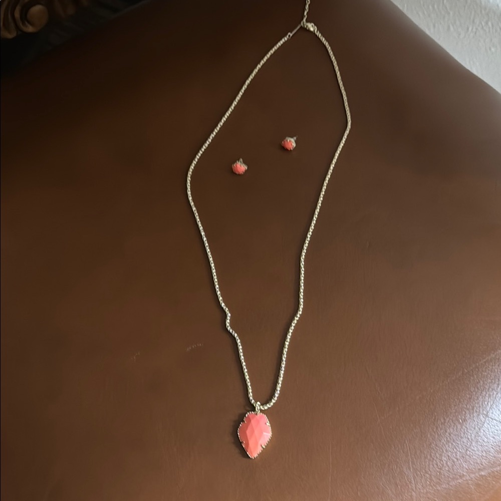 Kendra Scott Salmon colored and Gold Necklace & stud earrings